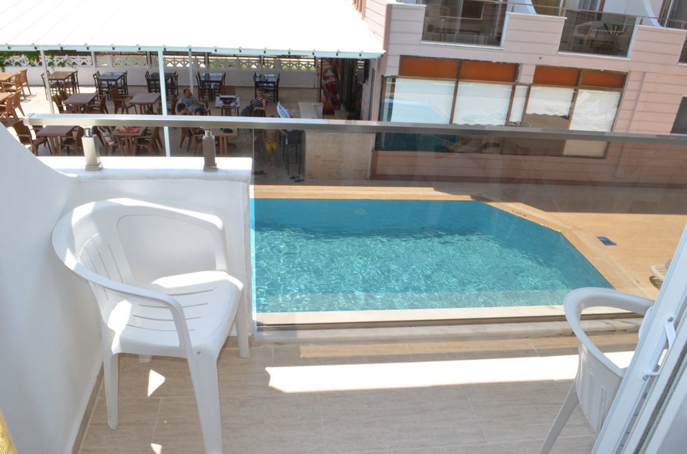 Mulka Hotel ไอวาลิค ภายนอก รูปภาพ